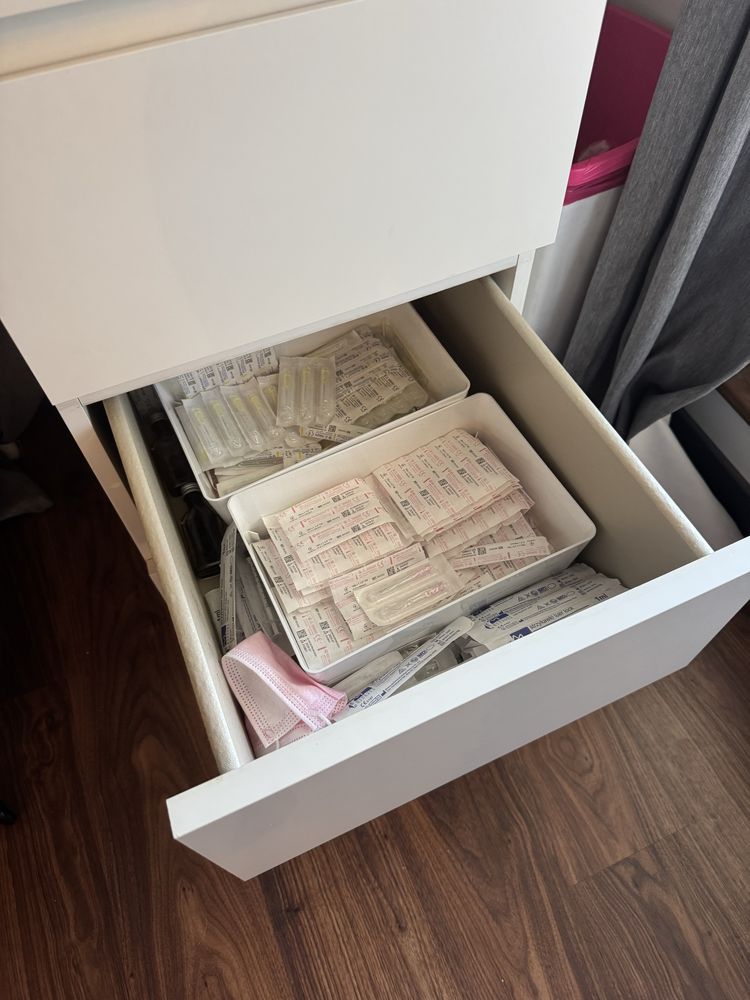 Szafka komoda ikea biala z lustrem