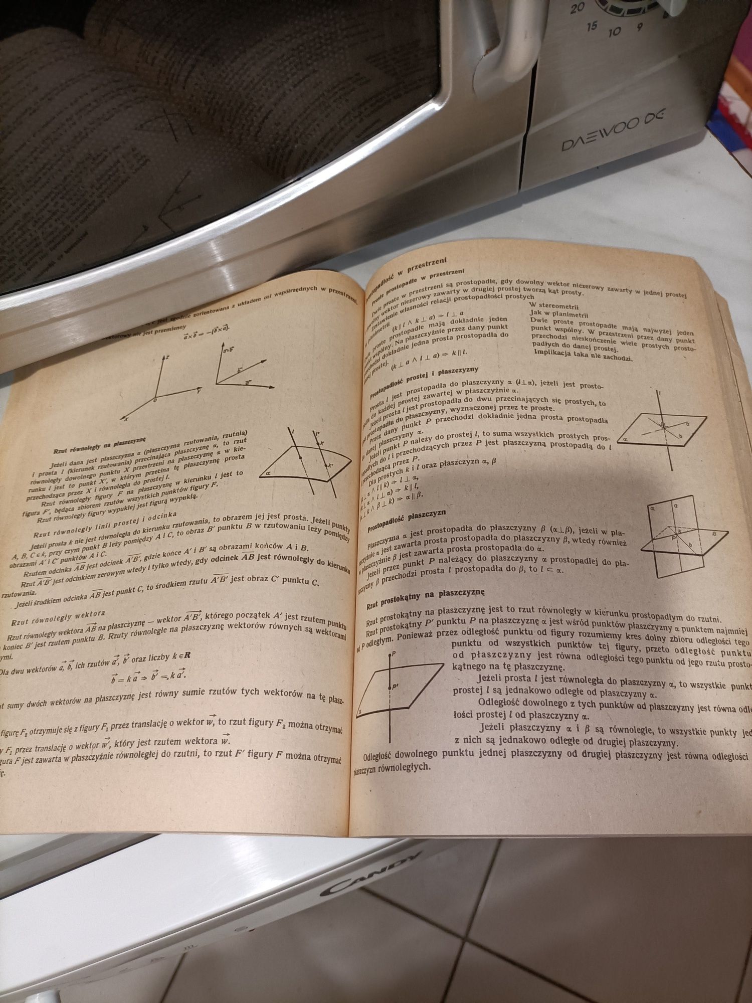 Książka vintage z 1983 roku