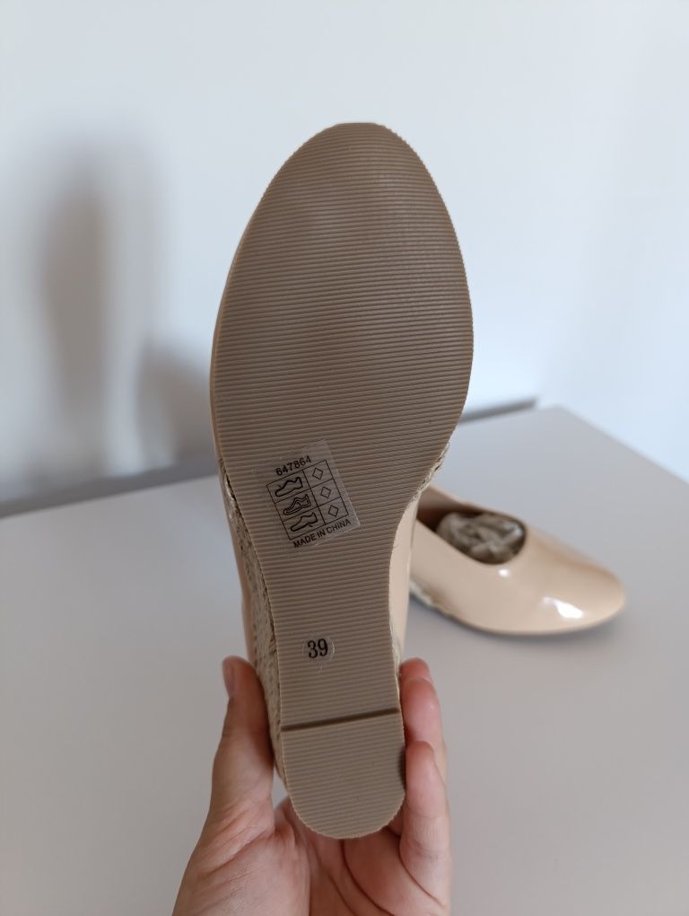 Sandałki na koturnie buty na koturnie lakierowane różowe