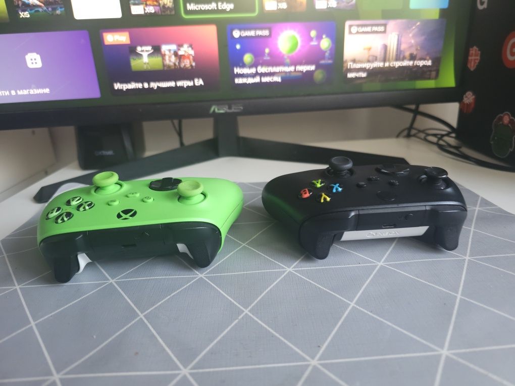 2x Pad Xbox Series X/S – Zielony i Czarny – używane