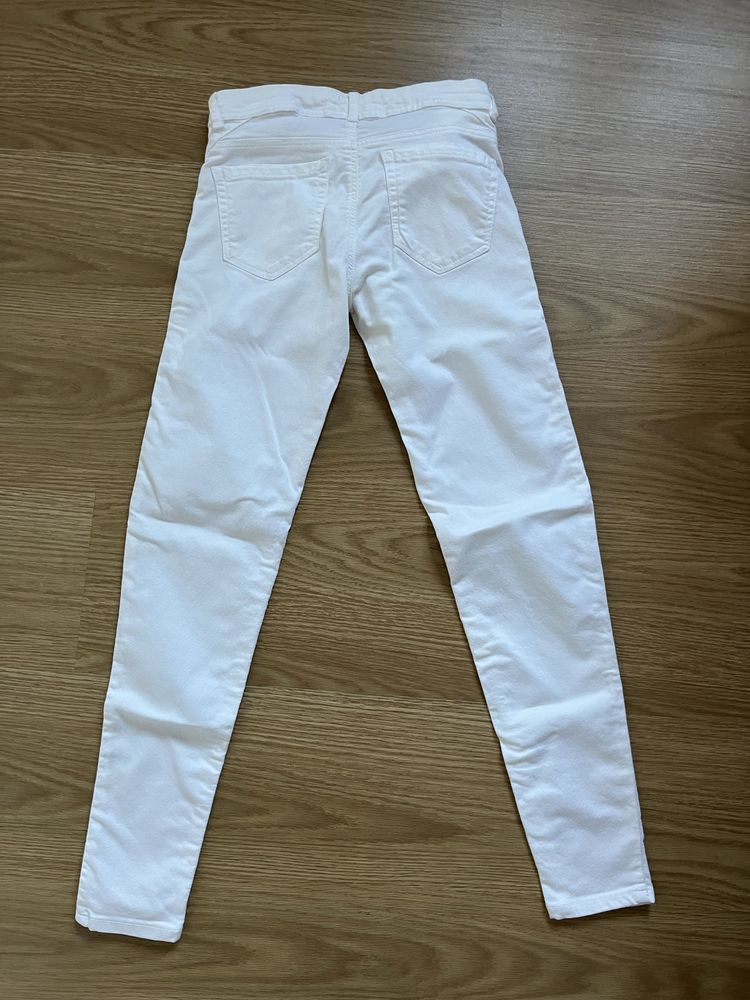 Calças de ganga branca da Bershka