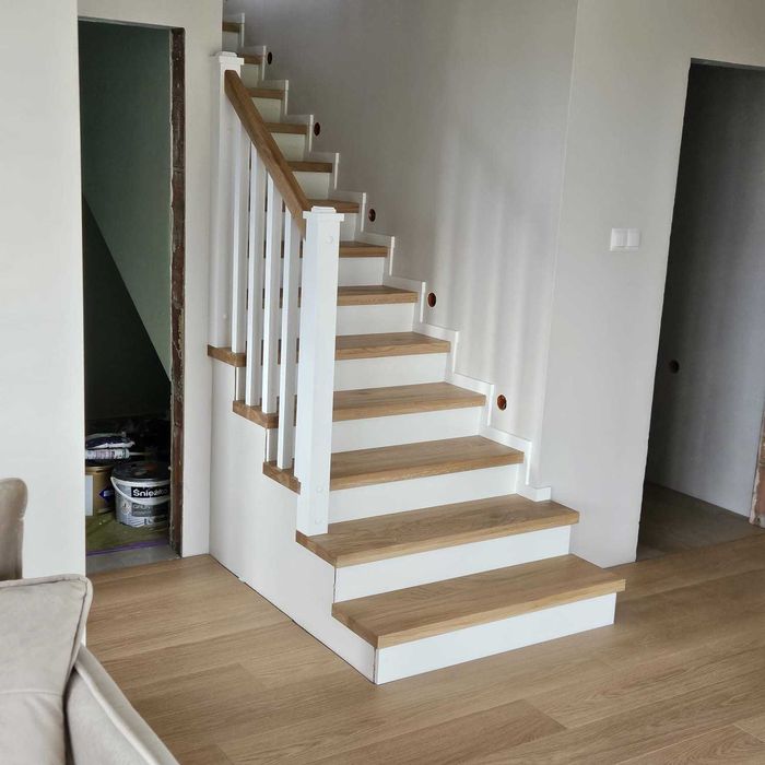 Schody drewniane, dębowe, jesionowe, producent, montaż