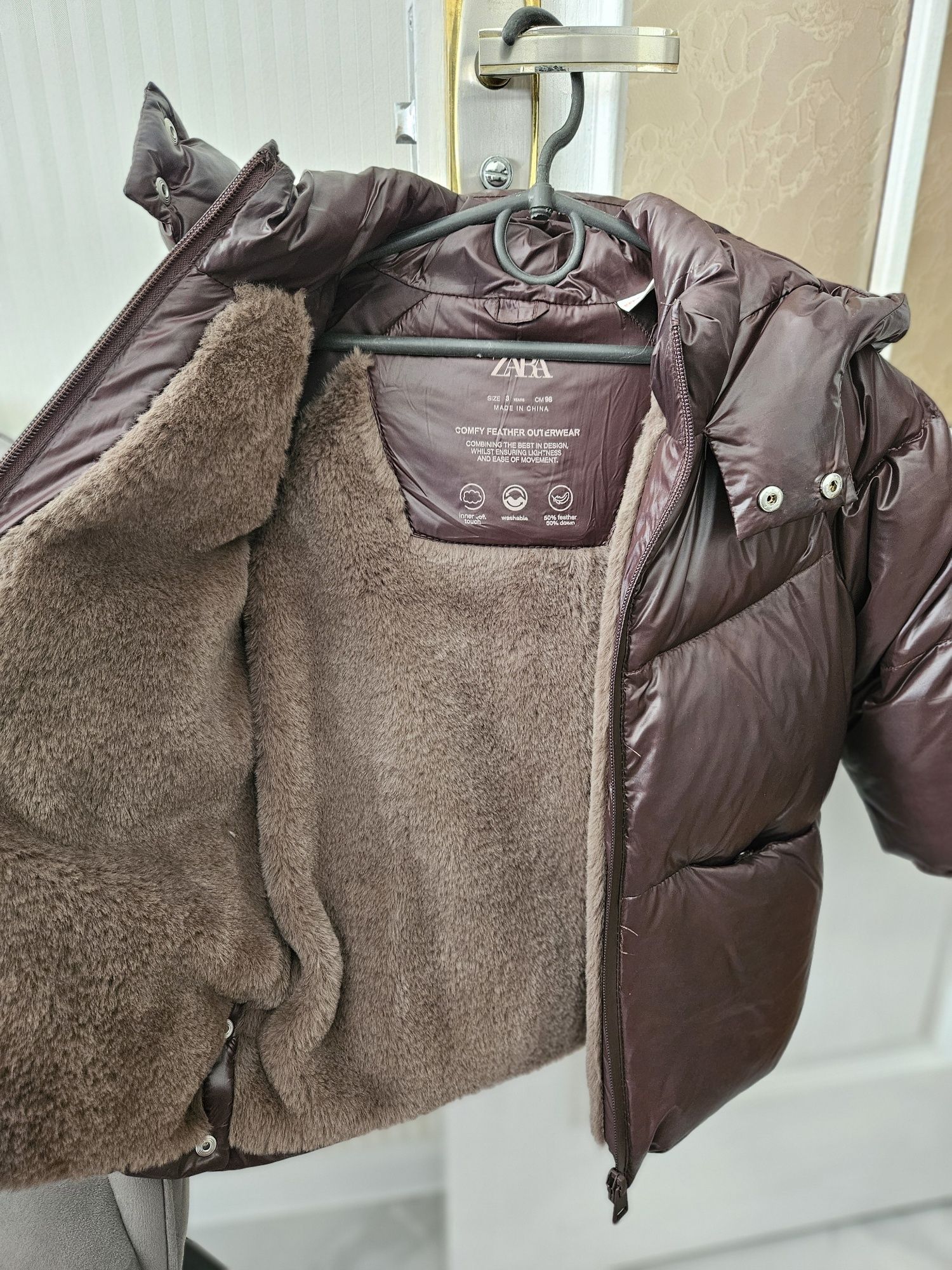 Шоколадний пуховик zara