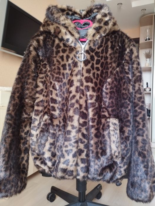 Шуба из искусственного меха с леопардовым принтом