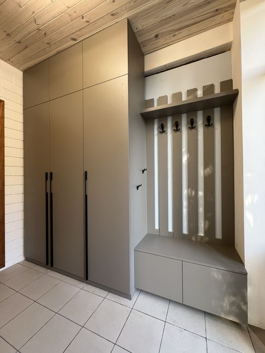 Кухні, шафи, гардеробні, меблі в передпокій та дитячих кімнат, столи.