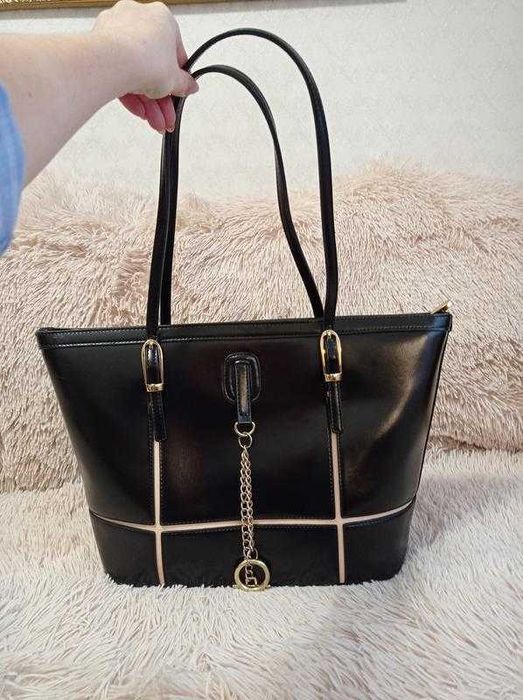 чорна сумка жіноча