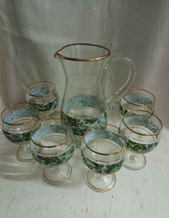 Conjunto de copos e jarra