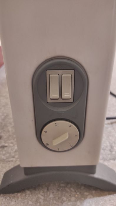 Grzejnik konwekcyjny DeLonghi HN20F