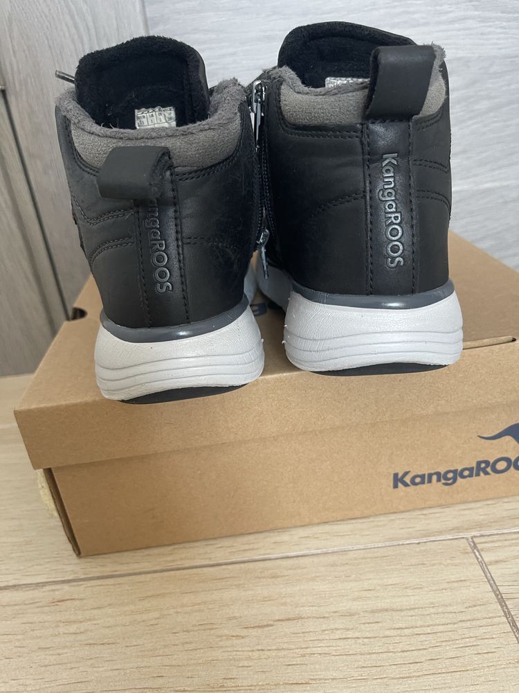 Продам демісезонні черевички KangaROOS р 33