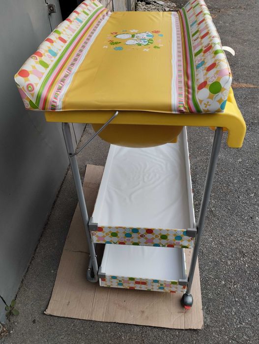 Пеленальный столик+ванночка+полки для вещей Brevi