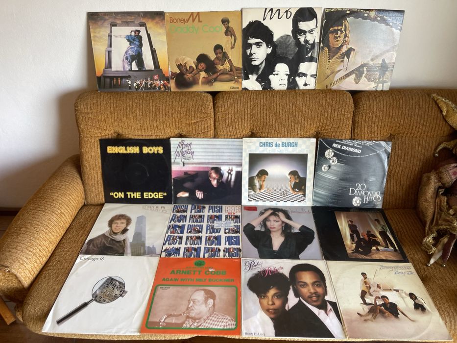 Lote de 144 discos de vinil - (140 lps e 4 maxis)