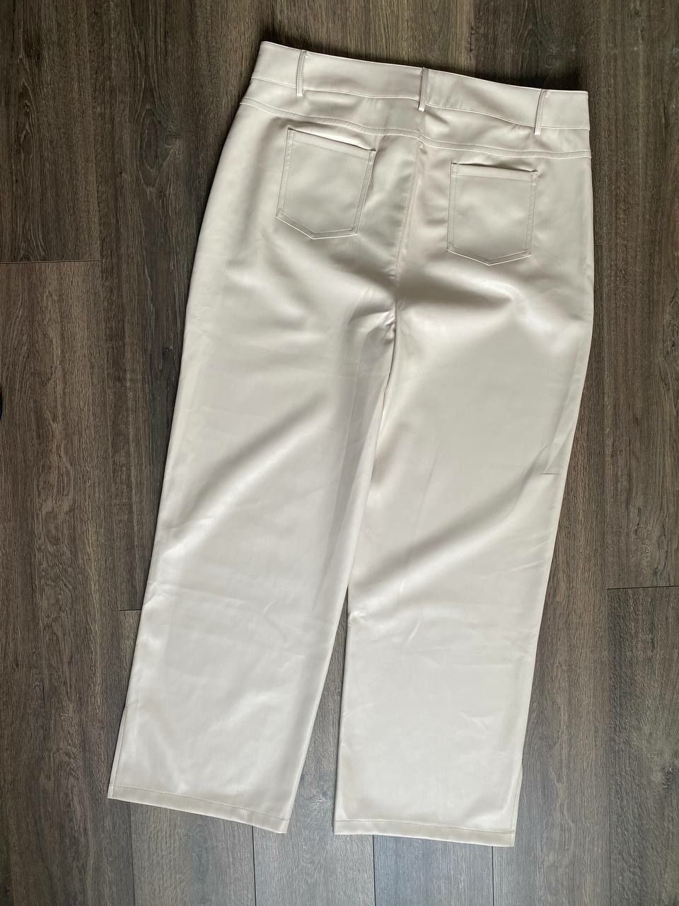Широкі світло-бежеві штани палаццо зі штучної шкіри Misspap 54 розмір