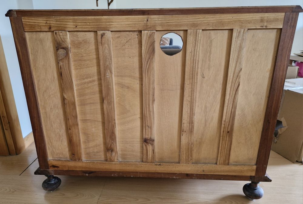 Armário de televisão renovado