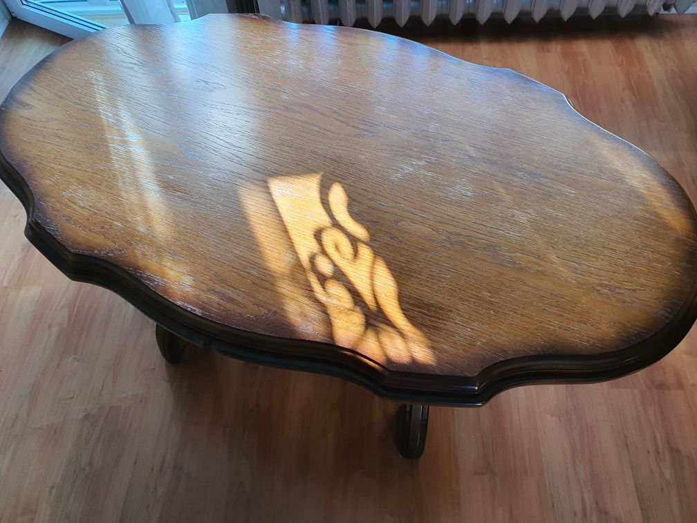 Stół salonowy brązowy