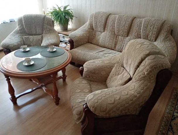 Masywny komplet wypoczynkowy sofa rozkładana dwa fotele  stół