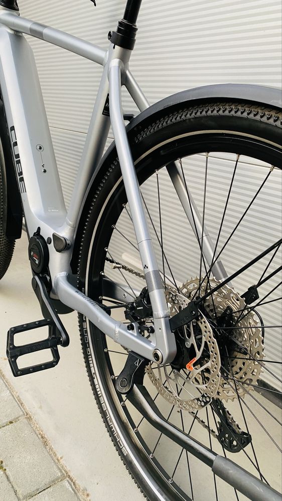 Rower Elektryczny Trekkingowy Cube Jak Nowy
