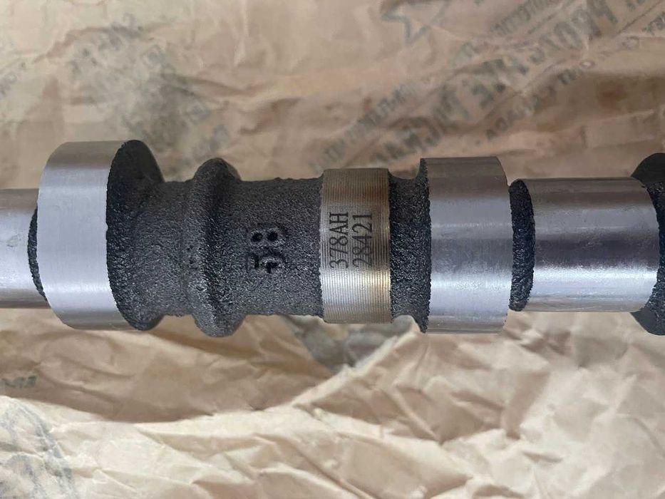 Розподільний вал впускний/випускн правий Jeep Dodge Chrysler 3,6 Mopar