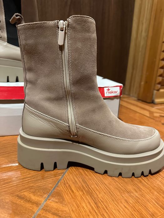 Шкіряні жіночі чоботи