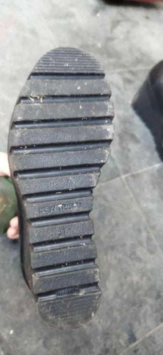 Продам жіночі зимові ботінки в чудовому стані