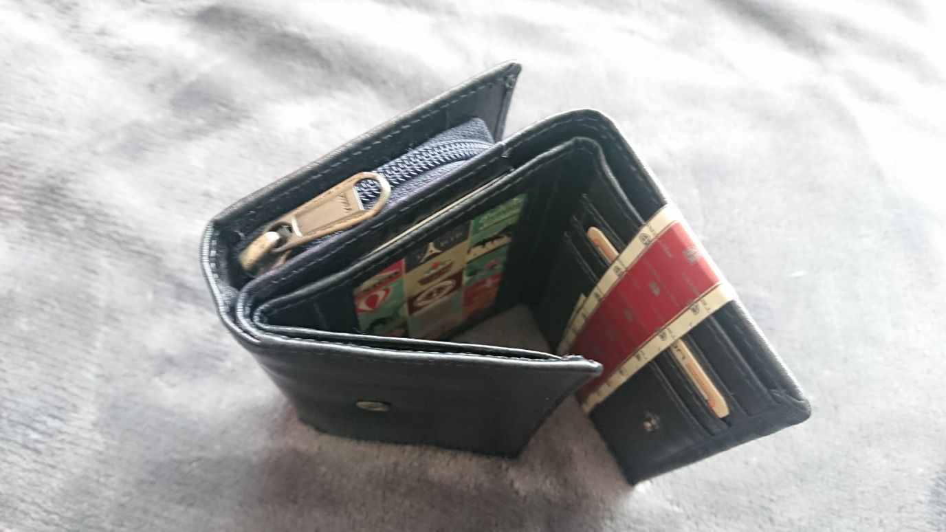 Skórzany portfel Peterson w metalowym pudełku