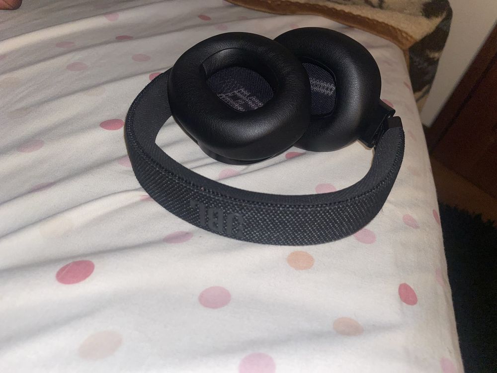 JBL Headphones escutadores