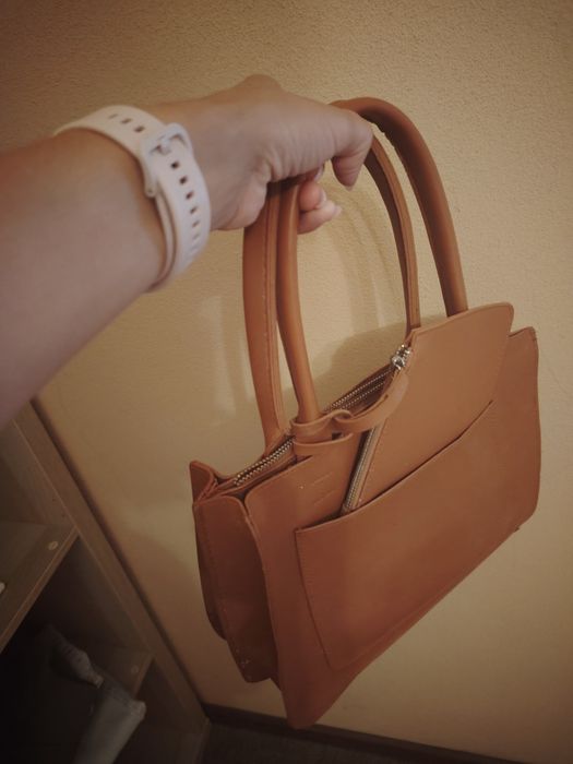 Mala preta e castanha sem uso