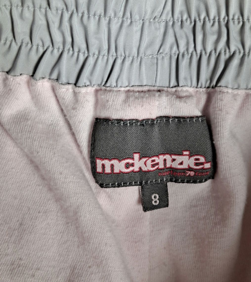 Spodnie McKenzie dresy sportowe, z kieszeniami na suwak.
Szerokość w p