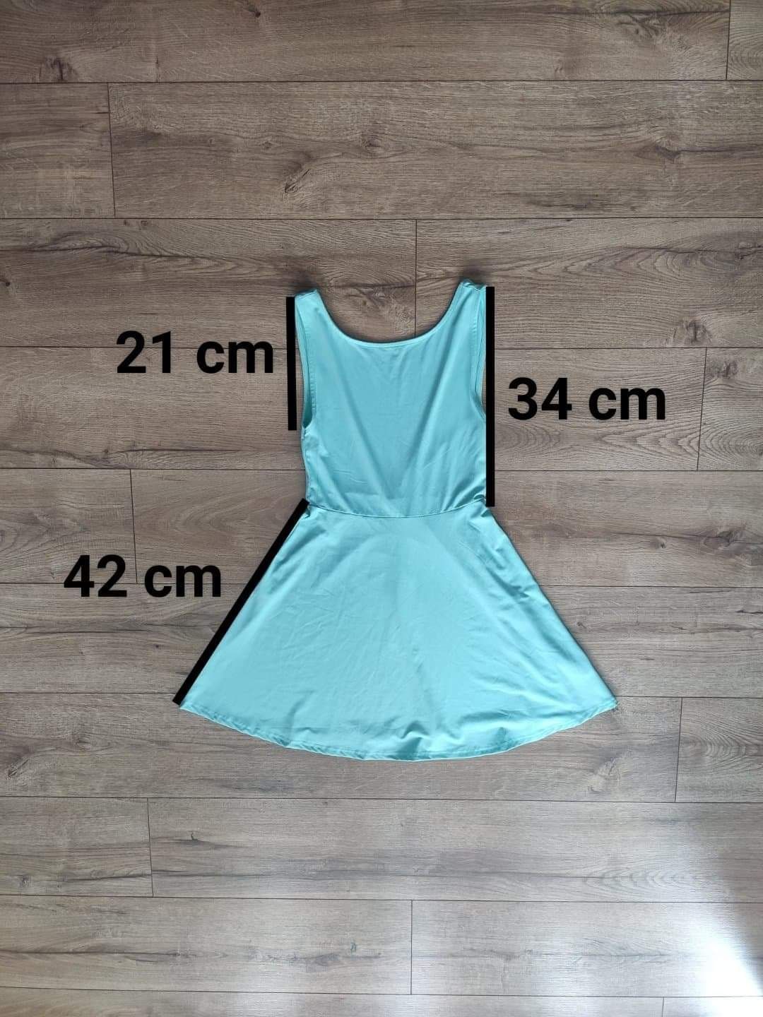 Wygodna letnia sukienka marki H&M