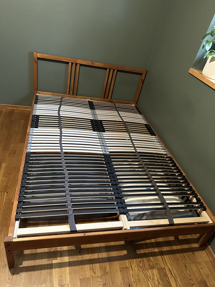 Łóżko z materacem Ikea 140x200 cm.