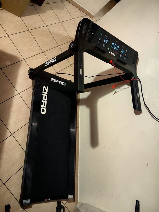 Bieżnia ZIPRO Pacto iConsole+ jak nowa