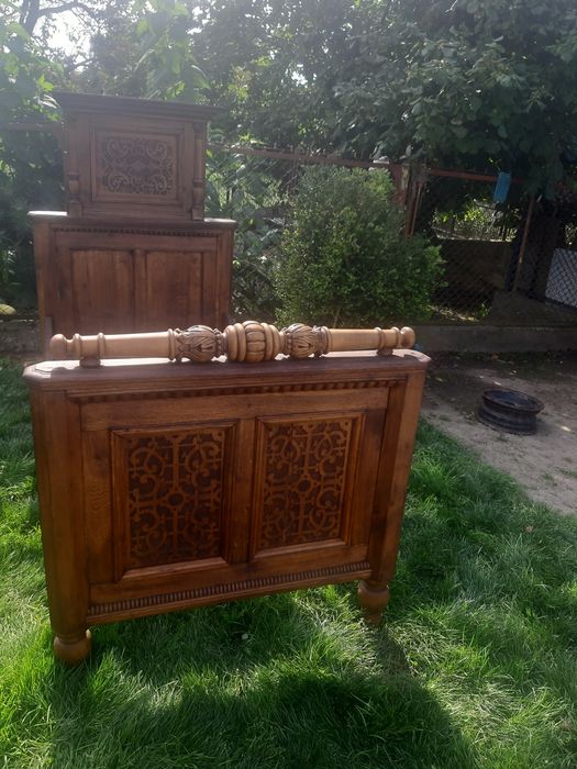 Антикварне  ліжко