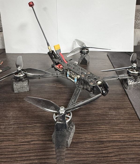 FPV дрон з АКБ в комплекті