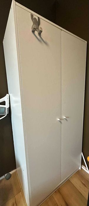 Biała szafa Ikea