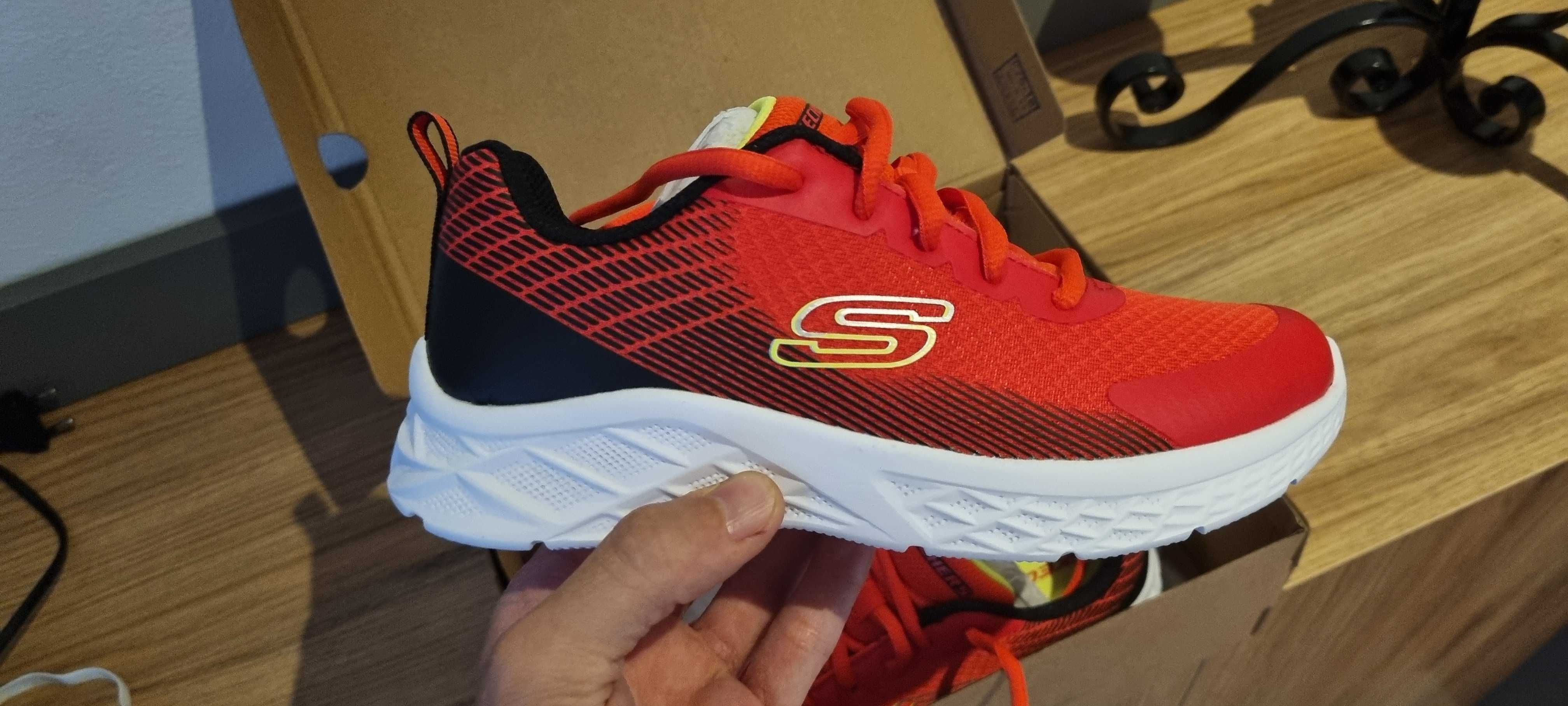 Sapatilhas Skechers 34 NOVAS