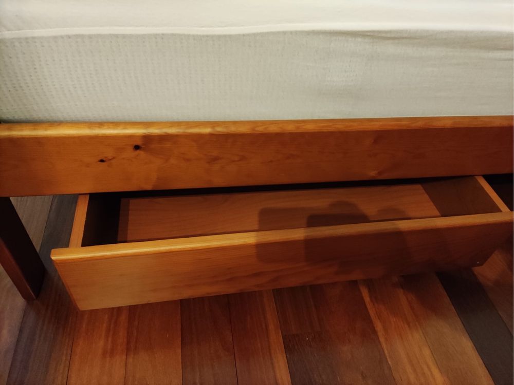 Mobilia de quarto de casal em cerejeira