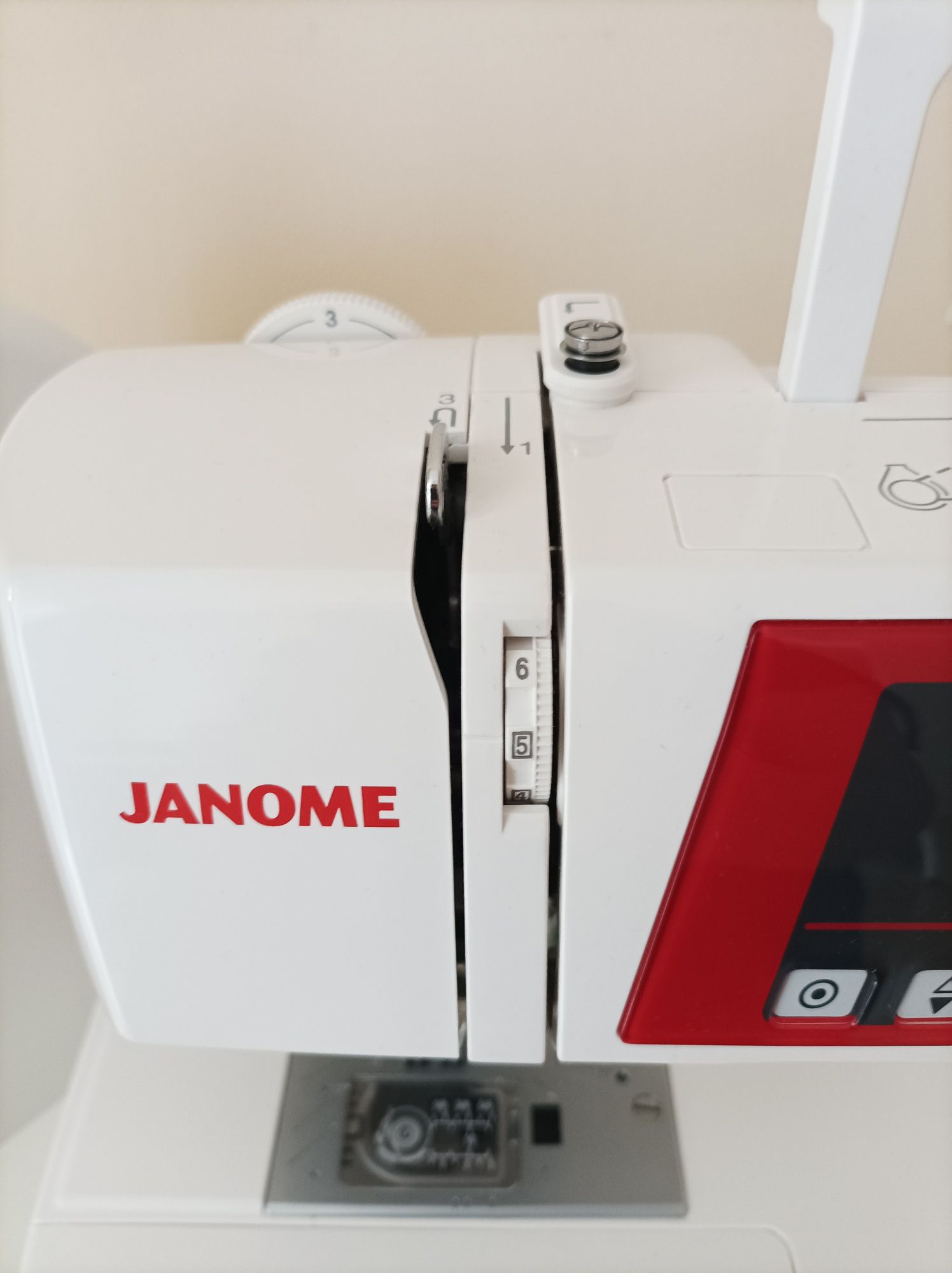 Maszyna do szycia Janome QXL605