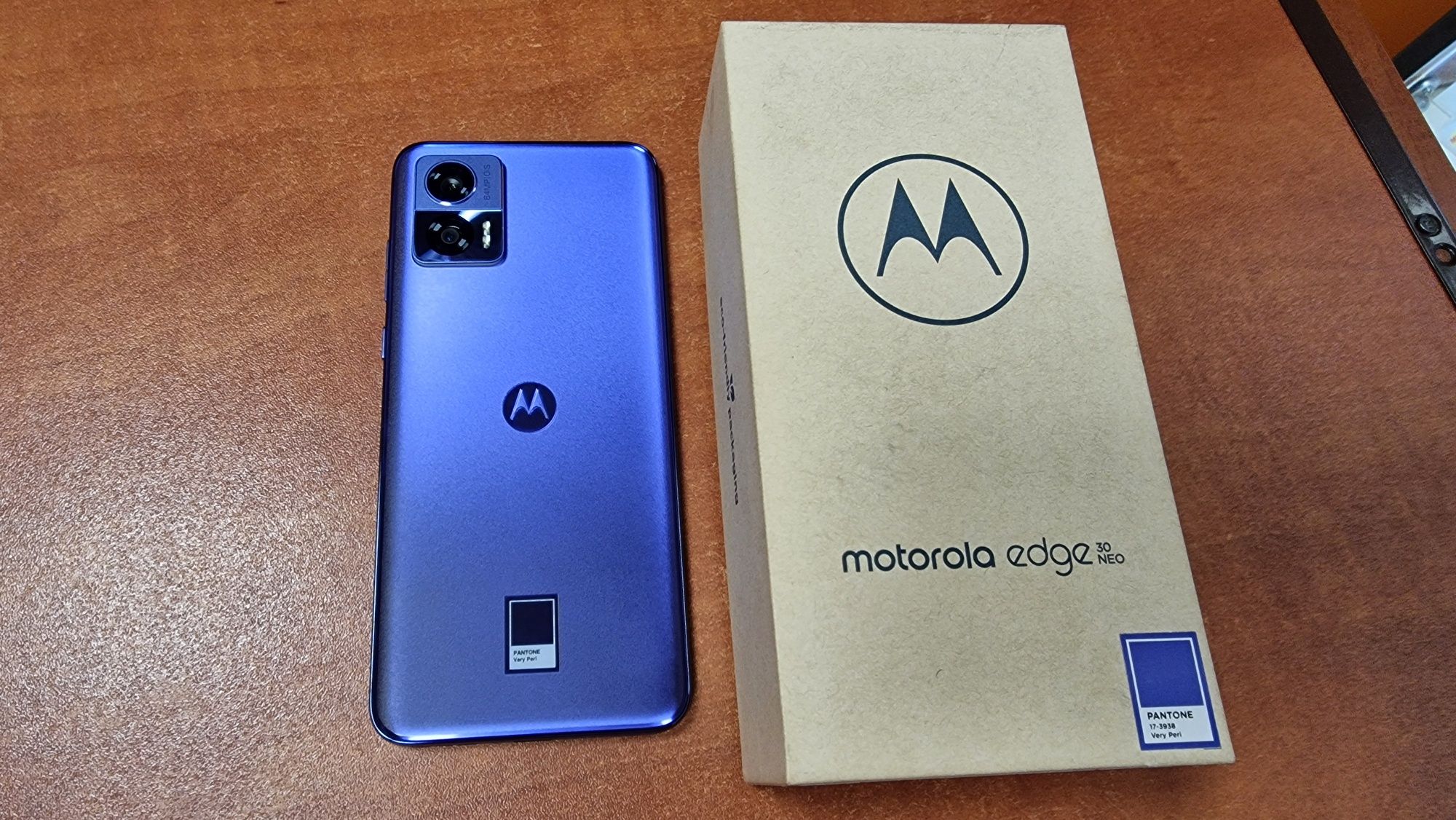 Motorola Edge 30 Neo Dual Sim 128GB/8GB RAM fioletowa, stan bdb