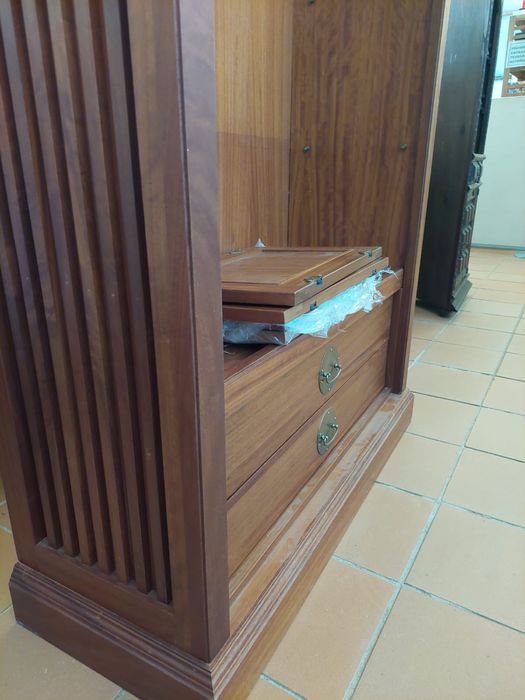 Movel em madeira maciço