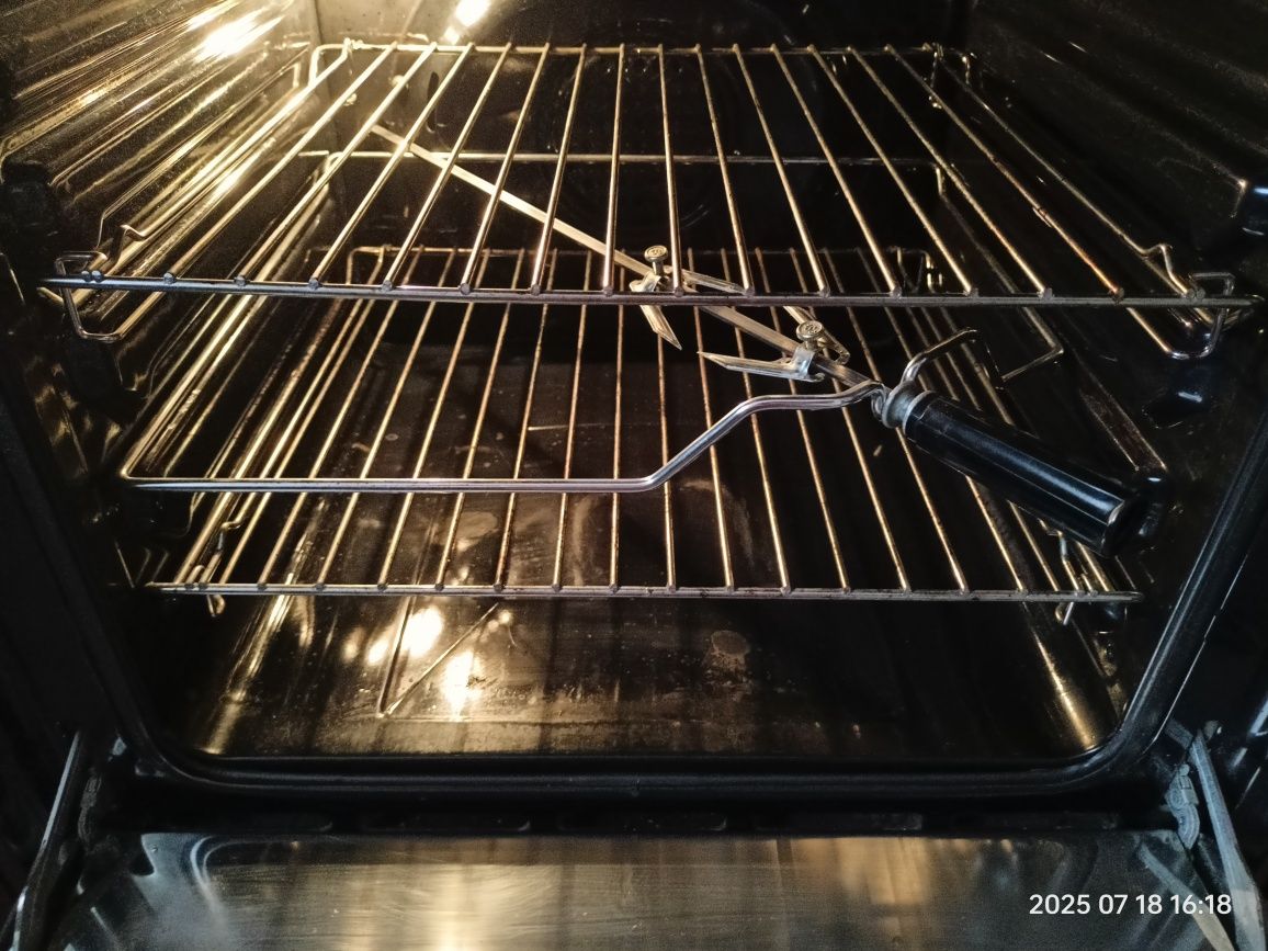 piekarnik do zabudowy marki ARDO, model prawdopodobnie HC00EF4 INOX