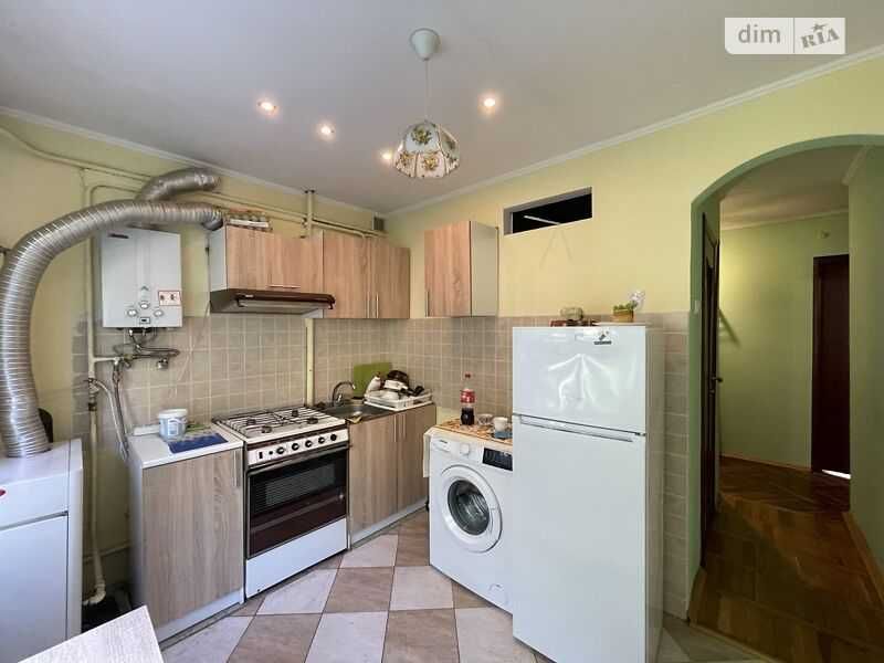 Продаж 2-кімнатної квартири з ремонтом, вулиця Вітовського / Зарицьких