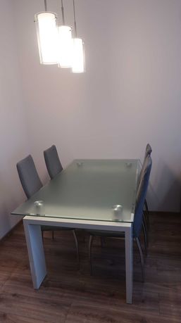 Szklany stół do jadalni, komplet 4 krzeseł (stolik kawowy do zestawu)