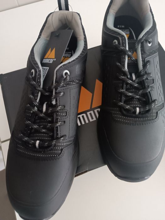 Sapatos de trabalho tamanho 44