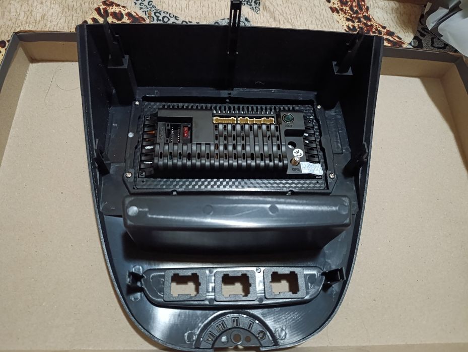 Vende ecrã para o carro tem sinal de GPS tem câmara