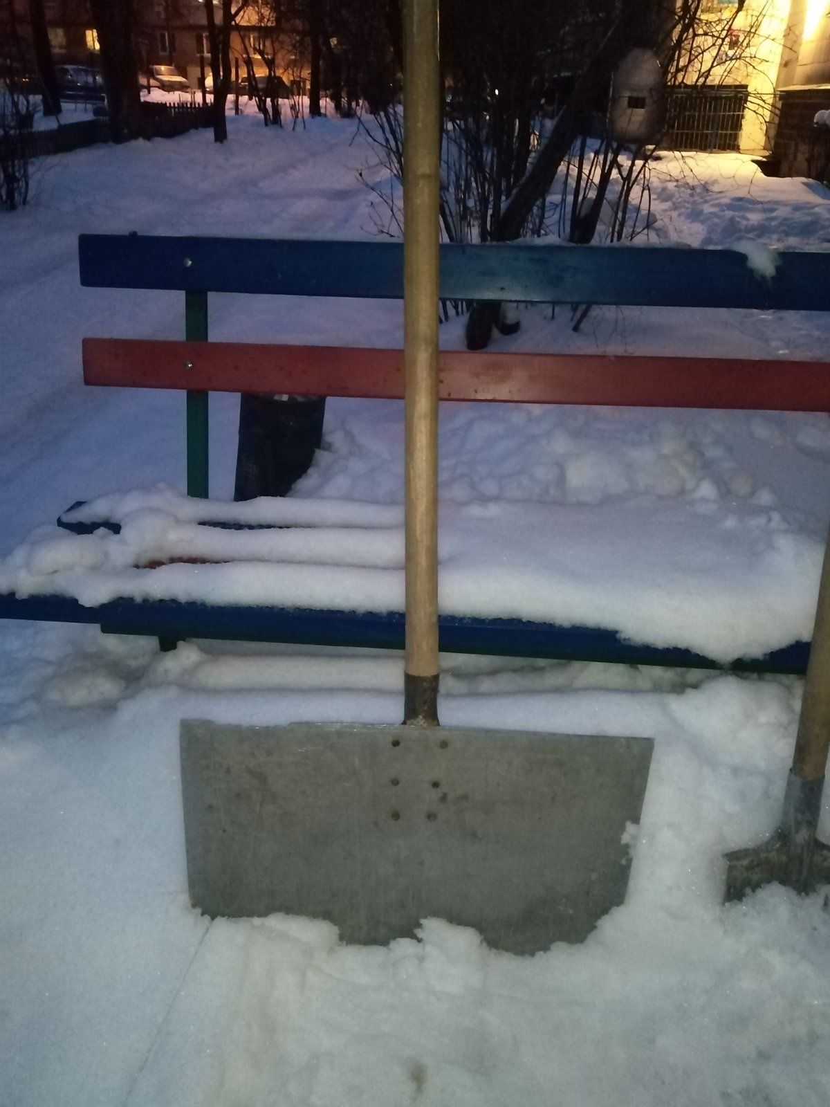 Лопата для чистки снега