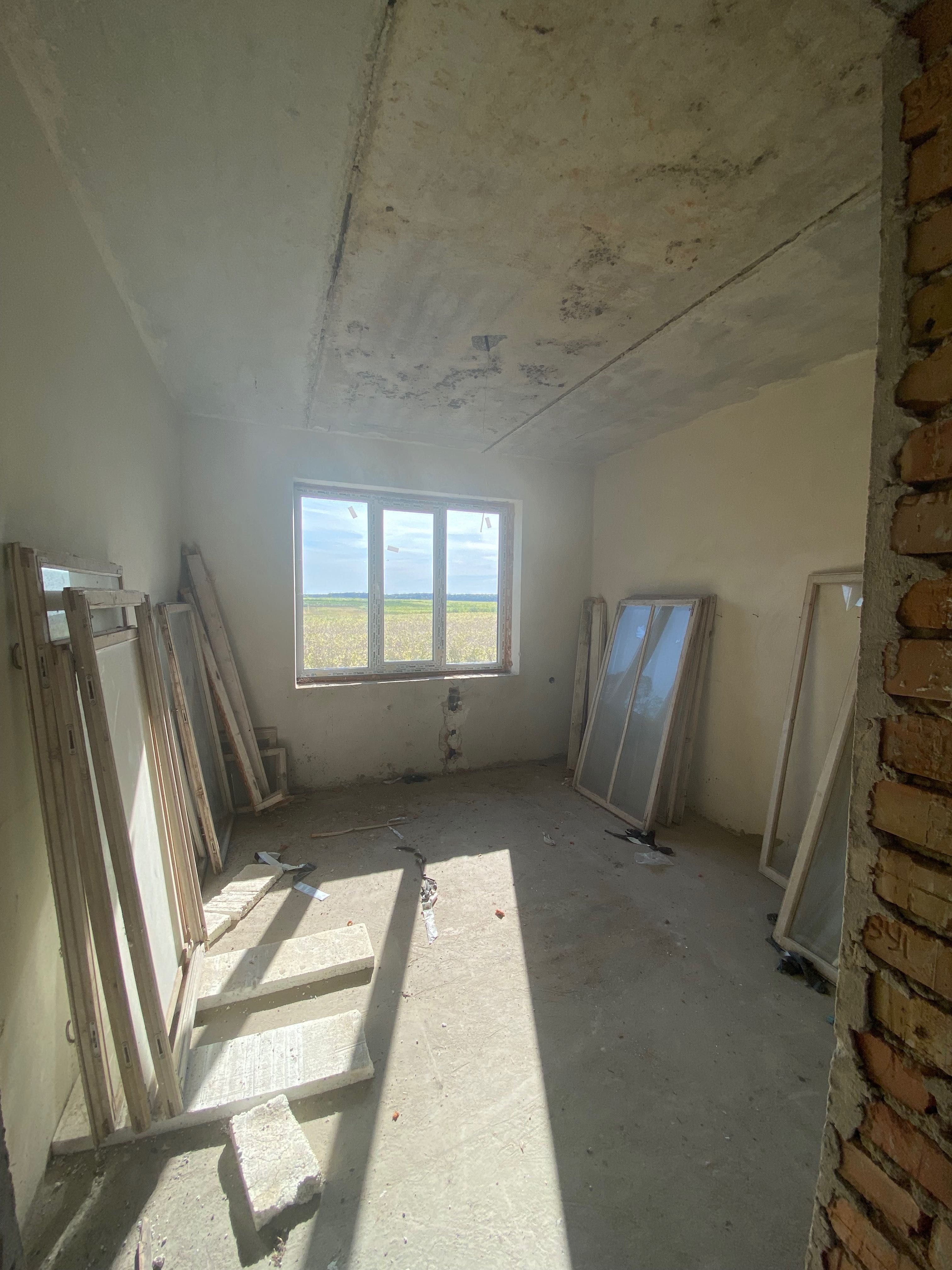 Продається двохповерховий будинок у с. Ангелівка