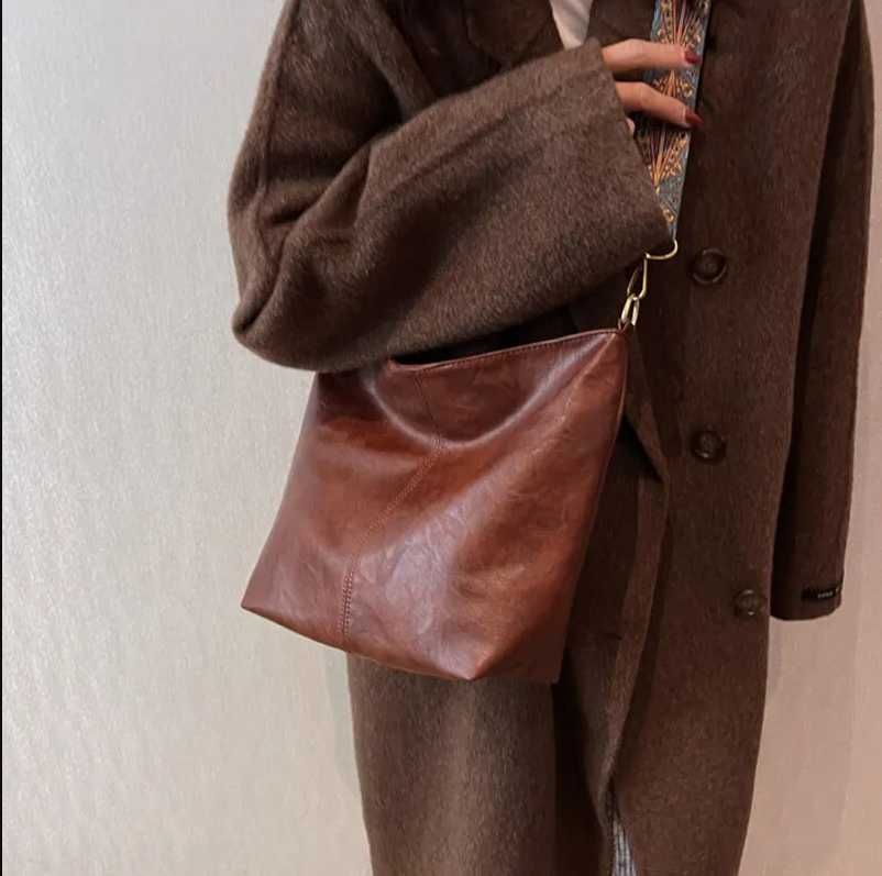 Вінтажна жіноча сумка через плече коричнева