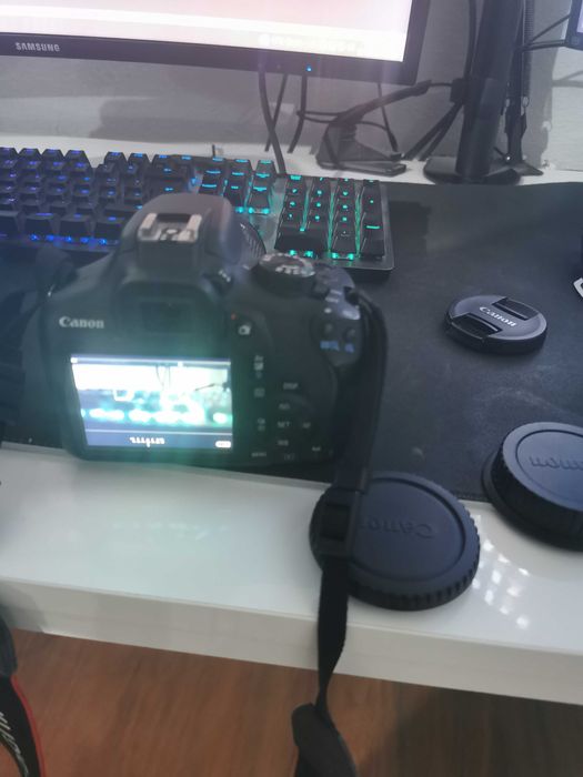 Camera Cannon EOS 1300D como nova