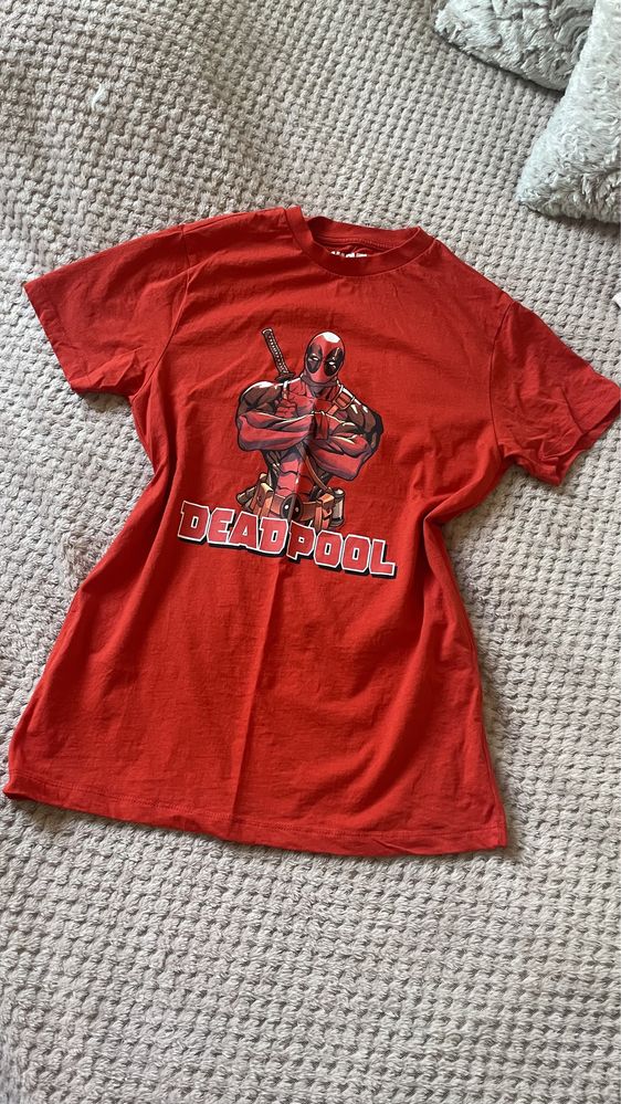 Primark czerwony tshirt deadpool marvel dc S/36