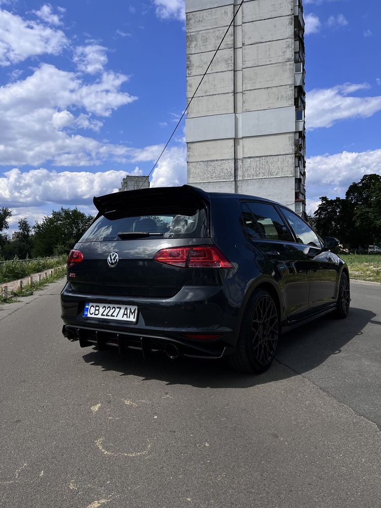 Volkswagen Golf 7 GTI Performance