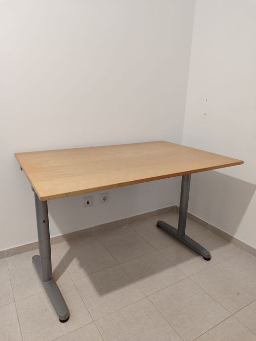 Secretária + Módulo com gavetas IKEA